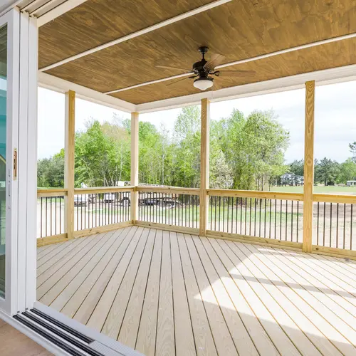 How Do I Identify Improperly Supported Decks and Balconies in Staten Island and Brooklyn?