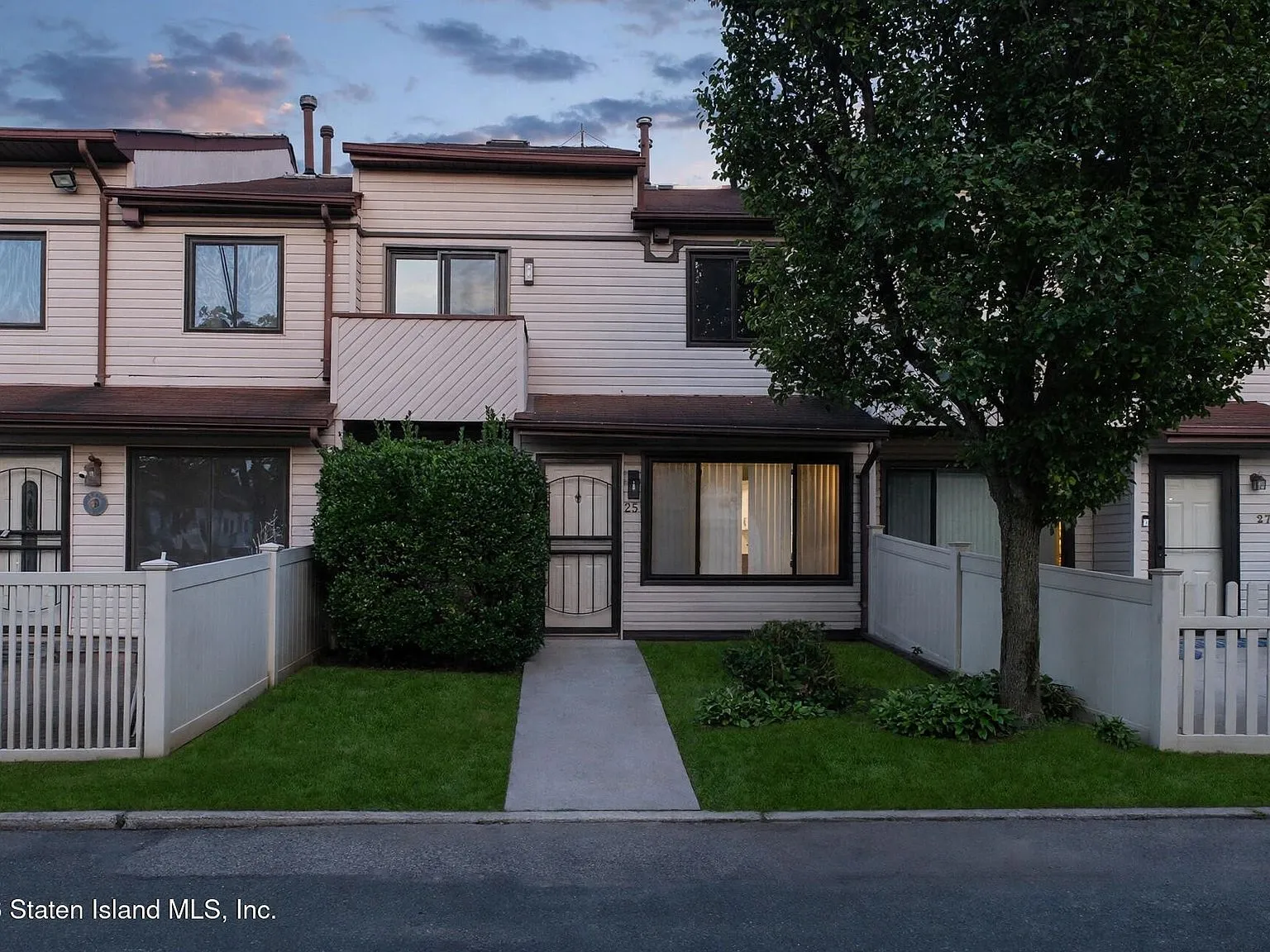 25 Wolkoff Lane photo 1