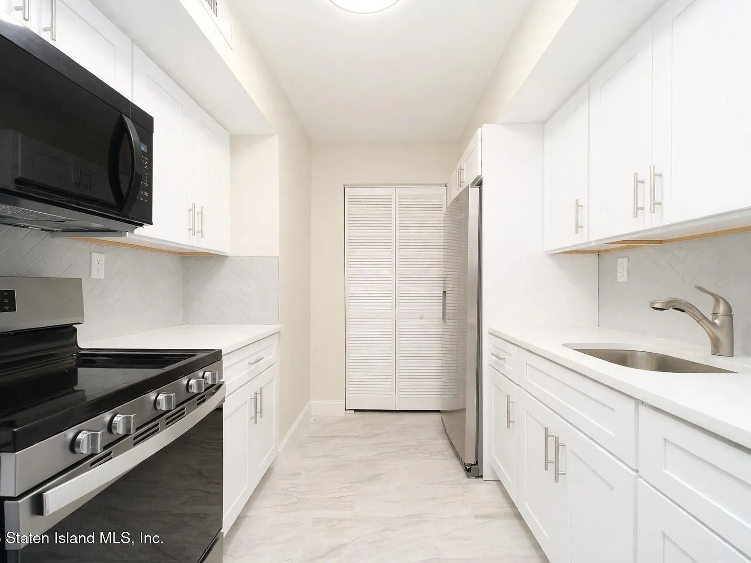 25 Wolkoff Lane photo 5