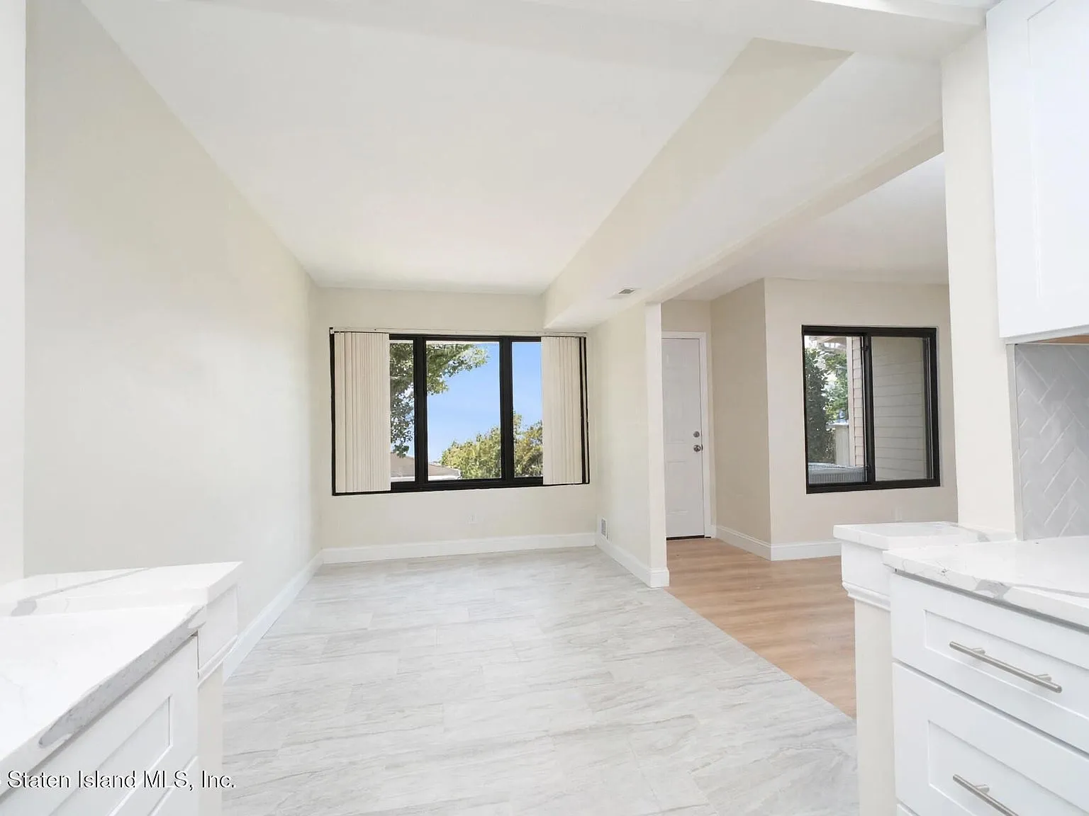 25 Wolkoff Lane photo 7