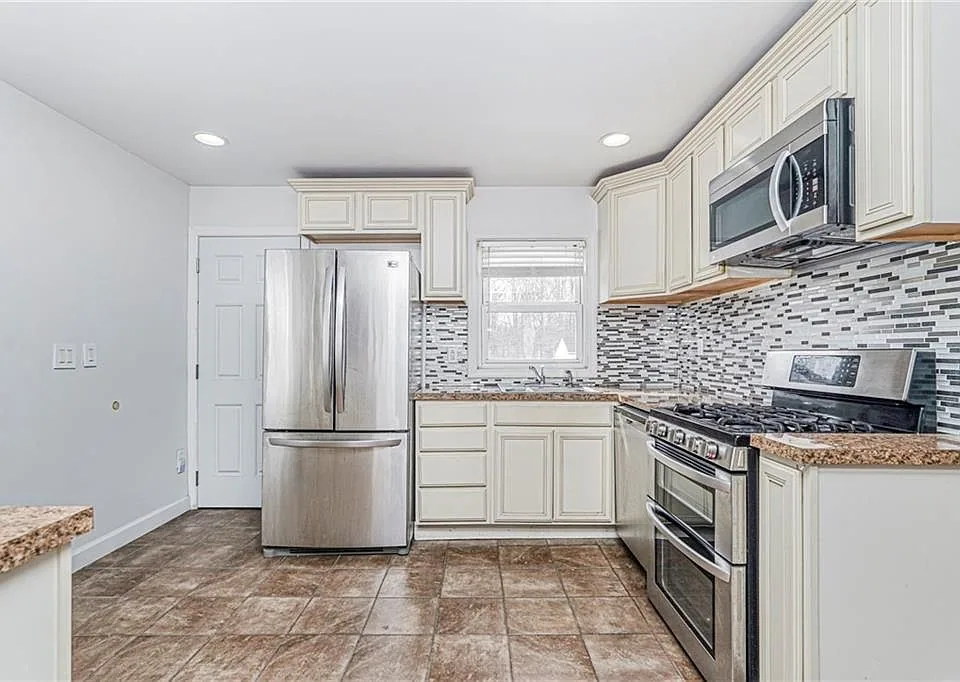 310 Chesterton Avenue photo 4