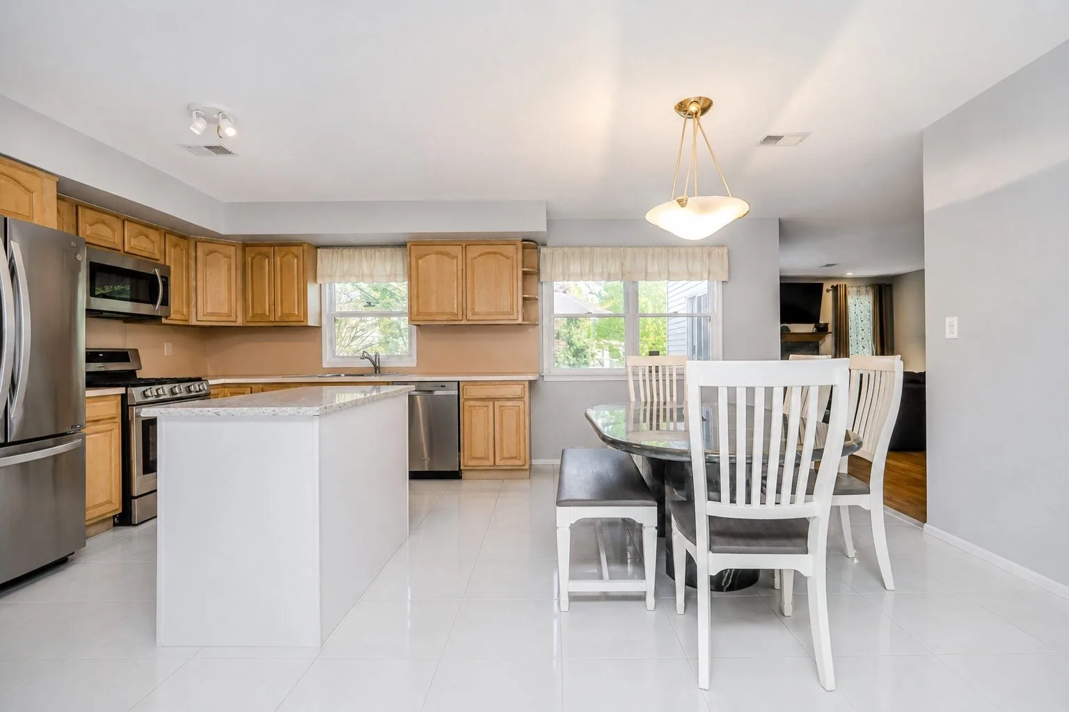 4816 Hylan Boulevard photo 8